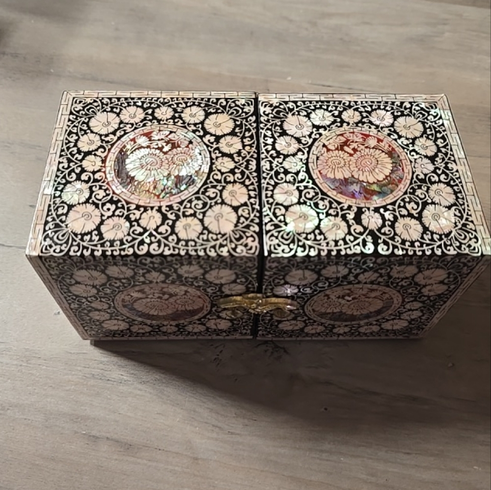 Mother Of Pearl Jewelry Box w/Drawers
